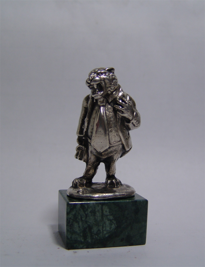 Сувенир тигр из серии "Джентельмены" высота миниатюры 6 см