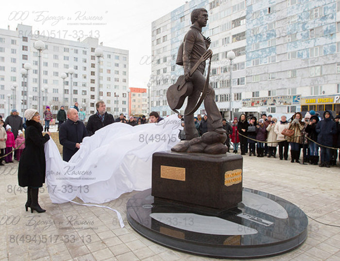 Открытие памятника Высоцкому в Новом Уреное.